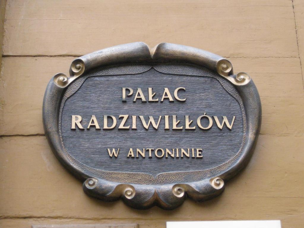 Palac Mysliwski W Antoninie Antonin  Kültér fotó